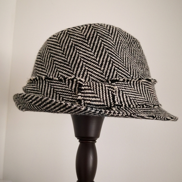 Hat - Picture 3 of 5